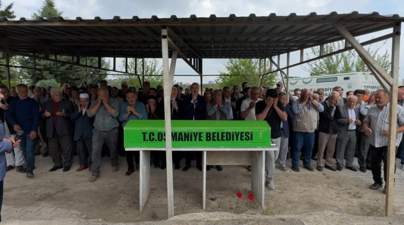 Elektrik akımına kapılarak hayatını kaybeden anne-kızın cenaze toprağa verildi