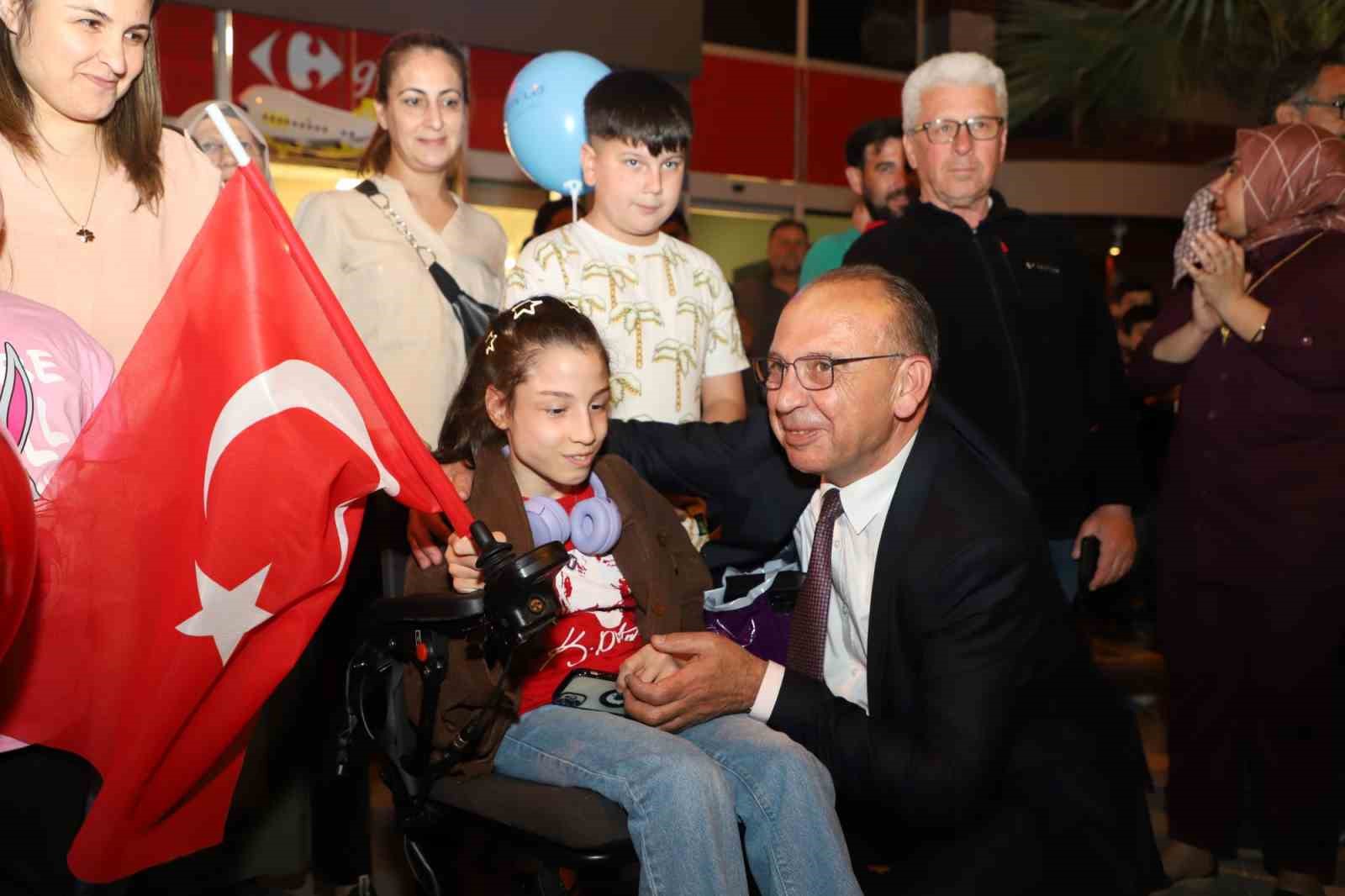 Turgutlu’da 23 Nisan "Çocuk Şenliği ve Ulusal Egemenlik Korteji" ile kutlandı