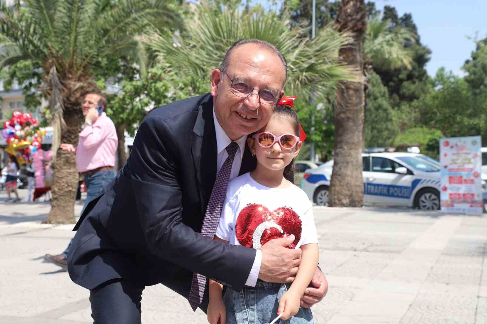 Turgutlu&rsquo;da 23 Nisan "&Ccedil;ocuk Şenliği ve Ulusal Egemenlik Korteji" ile kutlandı
