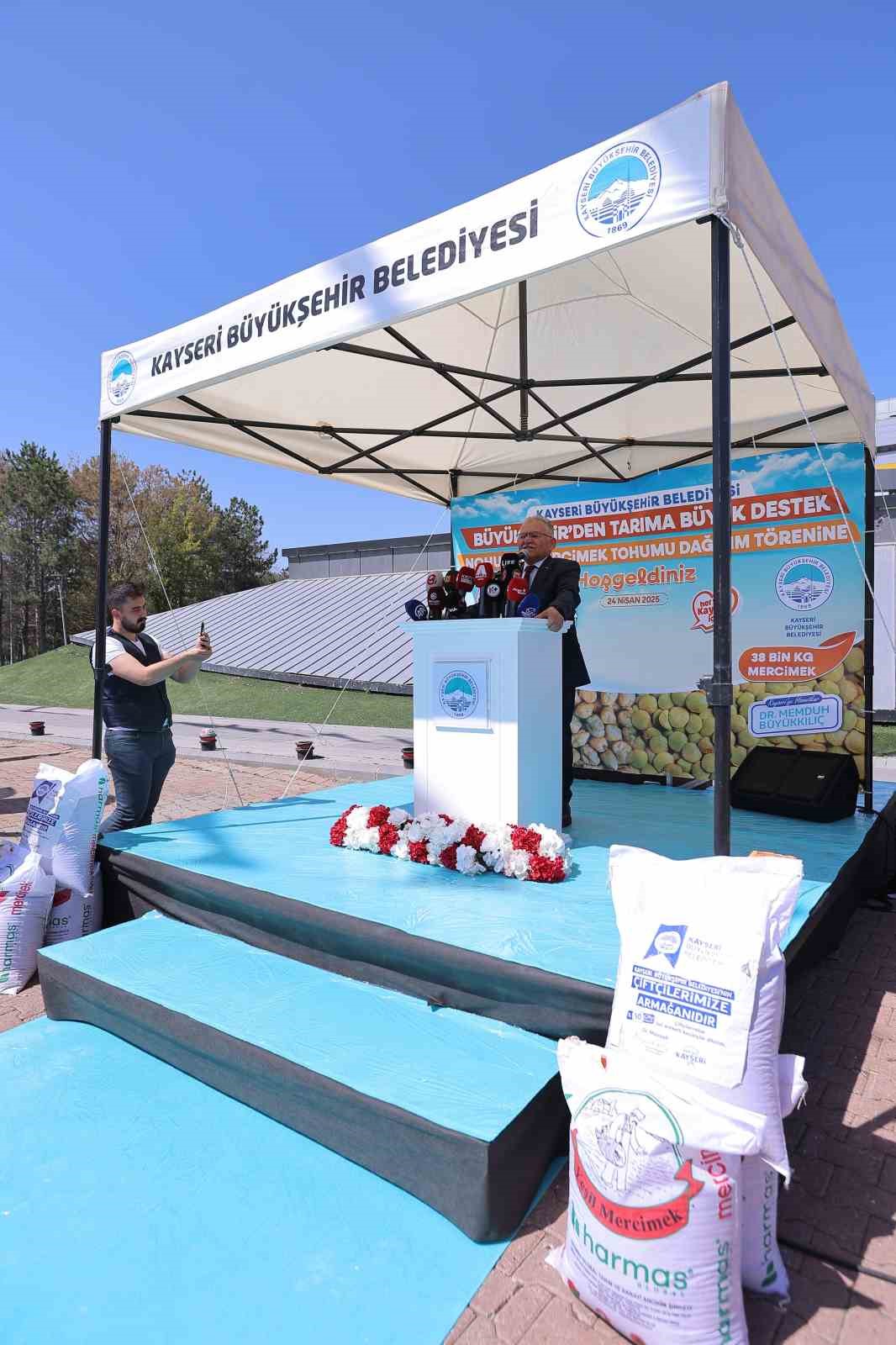 Başkan B&uuml;y&uuml;kkılı&ccedil;&rsquo;tan &uuml;reticiye 11,5 milyon TL&rsquo;lik 238 ton tohum desteği
