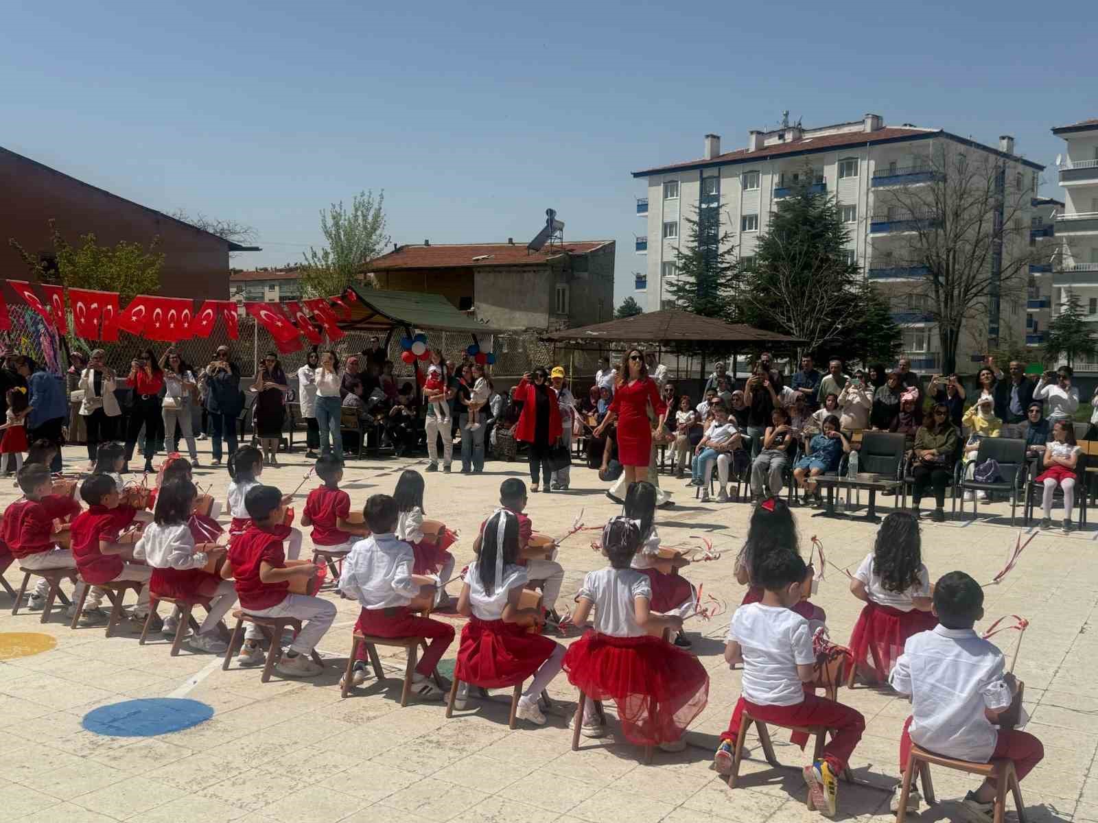 Çocuklara üniversitelilerden eğlenceli bayram etkinliği