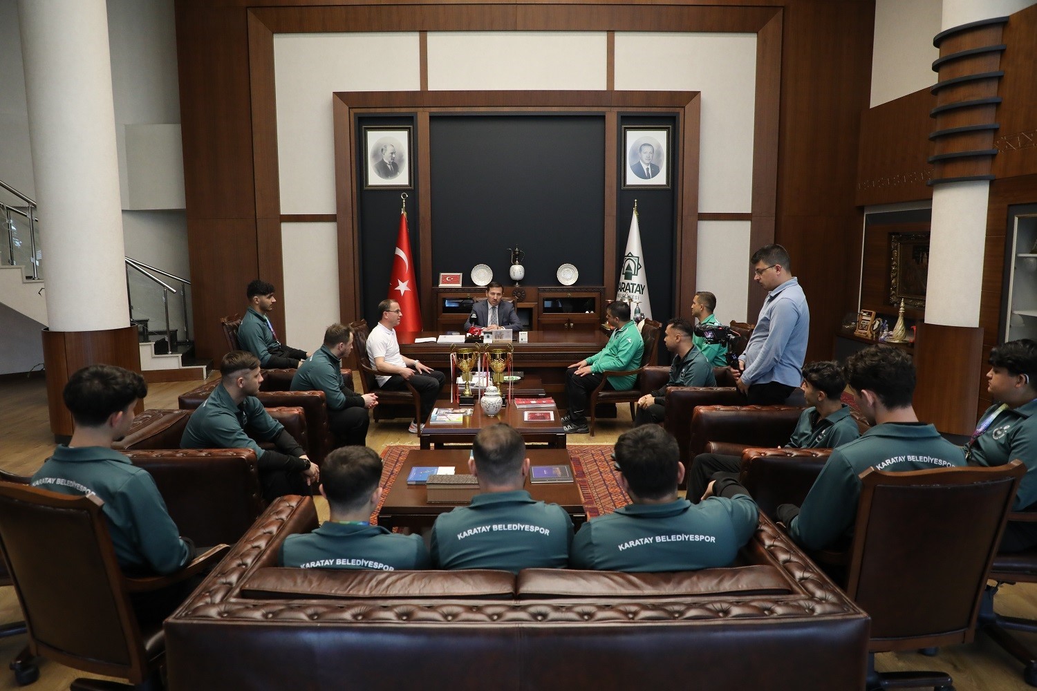 Başkan Hasan Kılca şampiyon sporcuları ağırladı