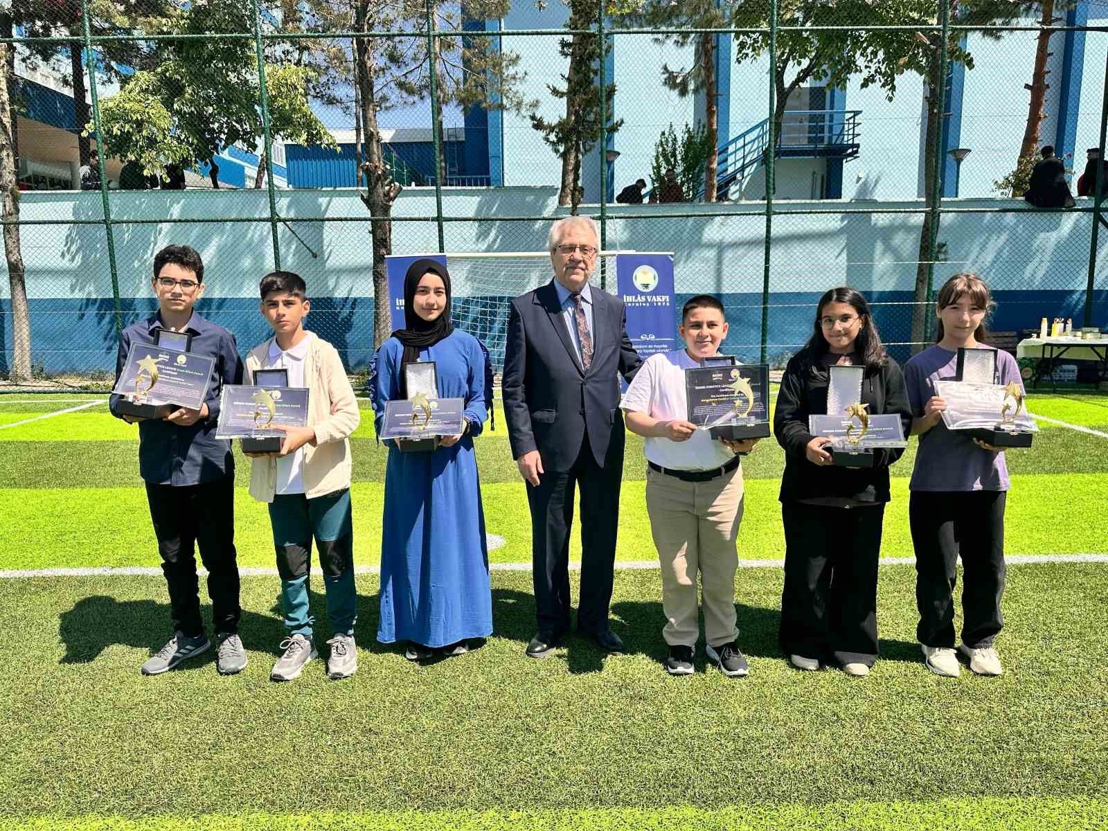 İhlas Vakfı &ouml;ğrencilerinden uluslararası başarı
