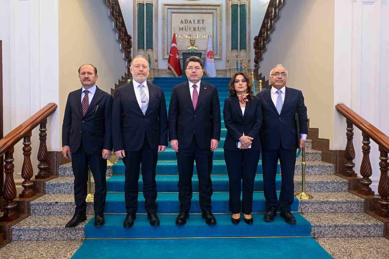 Bakan Tunç, DEM Parti heyetiyle bir araya geldi