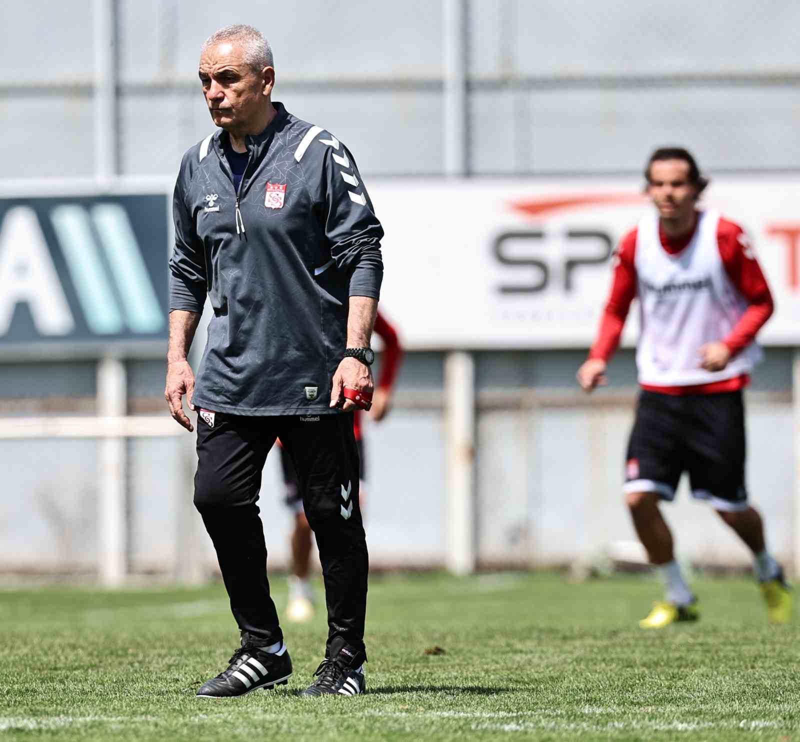Sivasspor&rsquo;da Antalyaspor mesaisi s&uuml;r&uuml;yor
