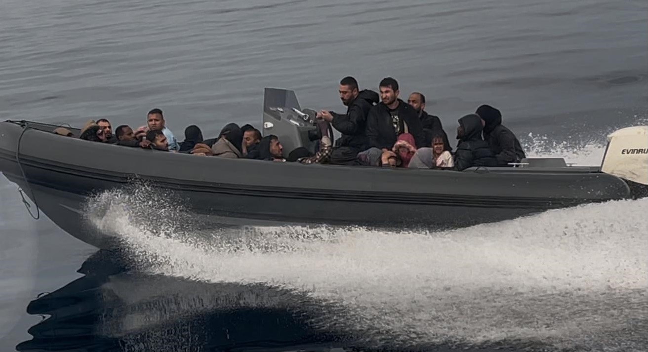 İzmir’de düzensiz göçmen mesaisi
