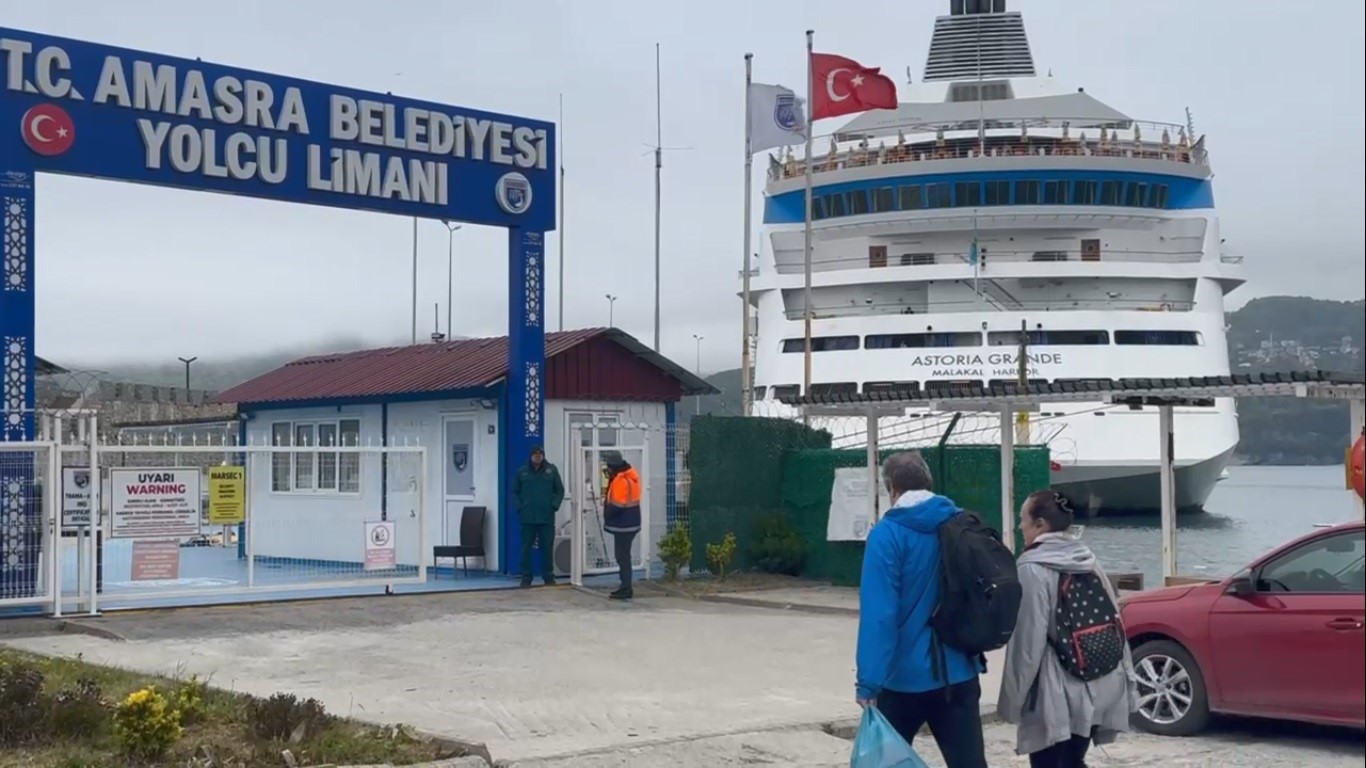 Rus turistler Amasra’ya doyamıyor
