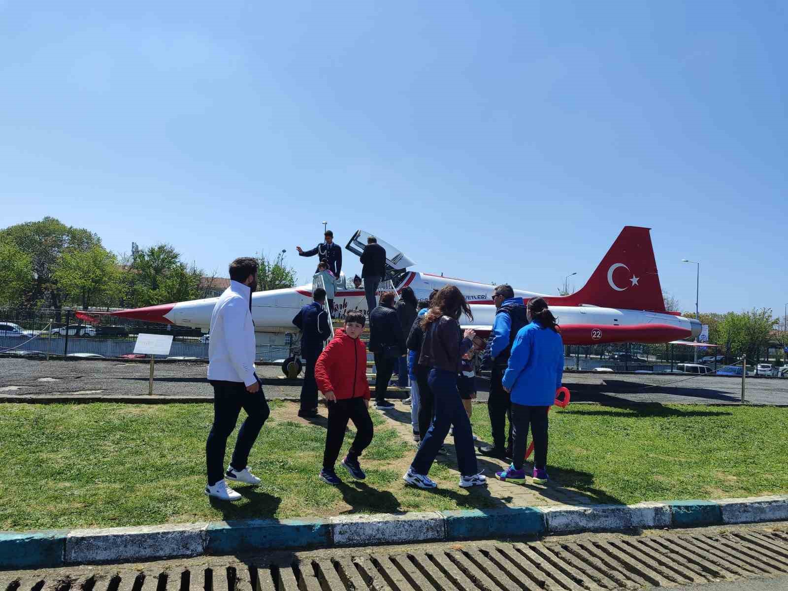 Hava Kuvvetleri Müzesi’nde 23 Nisan coşkuyla kutlandı