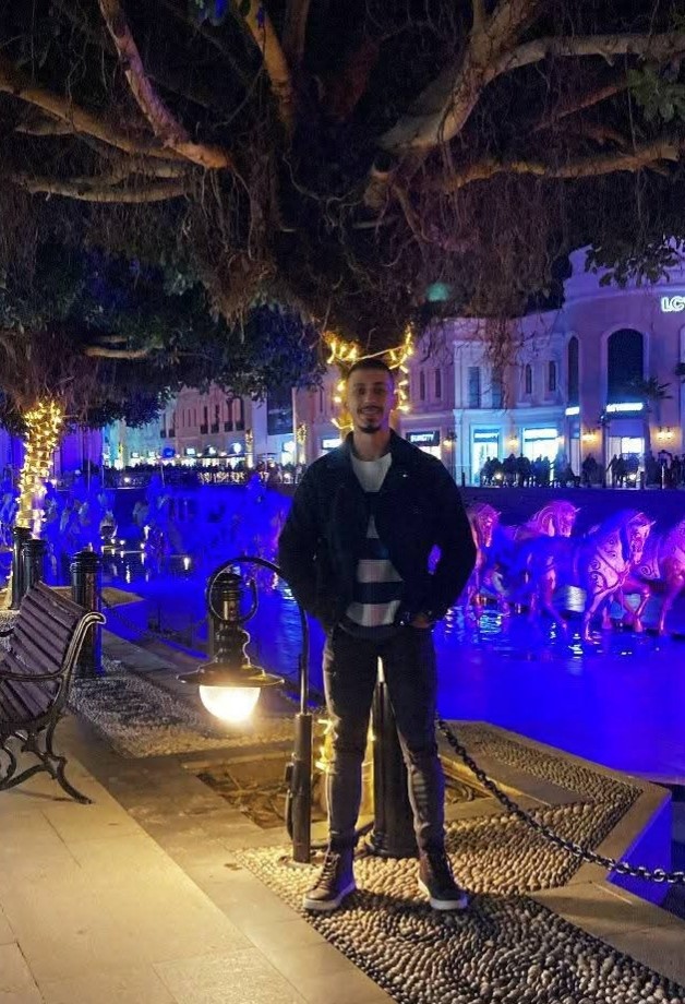 Takla atan aracın açılan kapısından fırlayan genç sürücü hayatını kaybetti