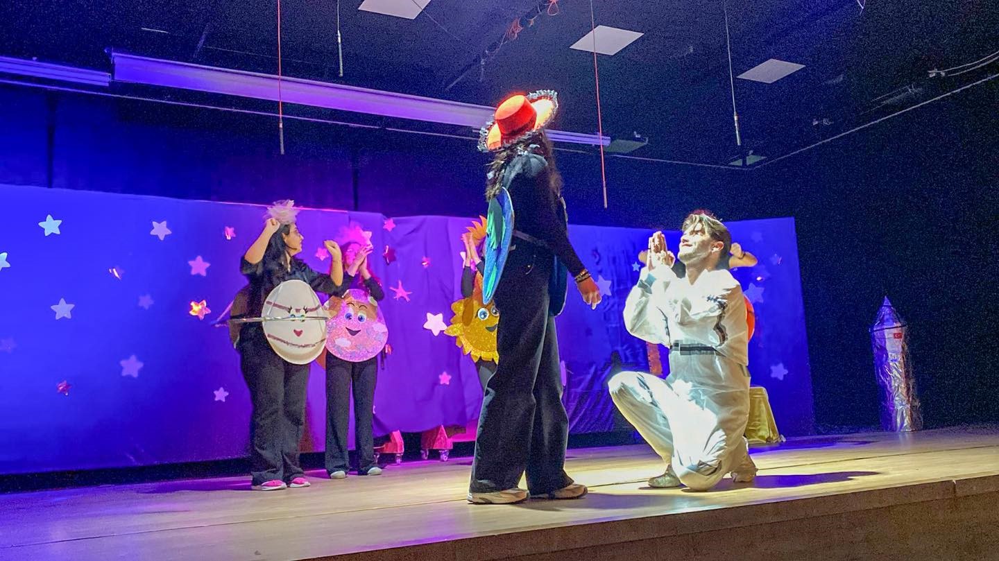 "Dünyanın Kalbi, Bir Uzay Macerası" adlı tiyatro oyunu sergilendi