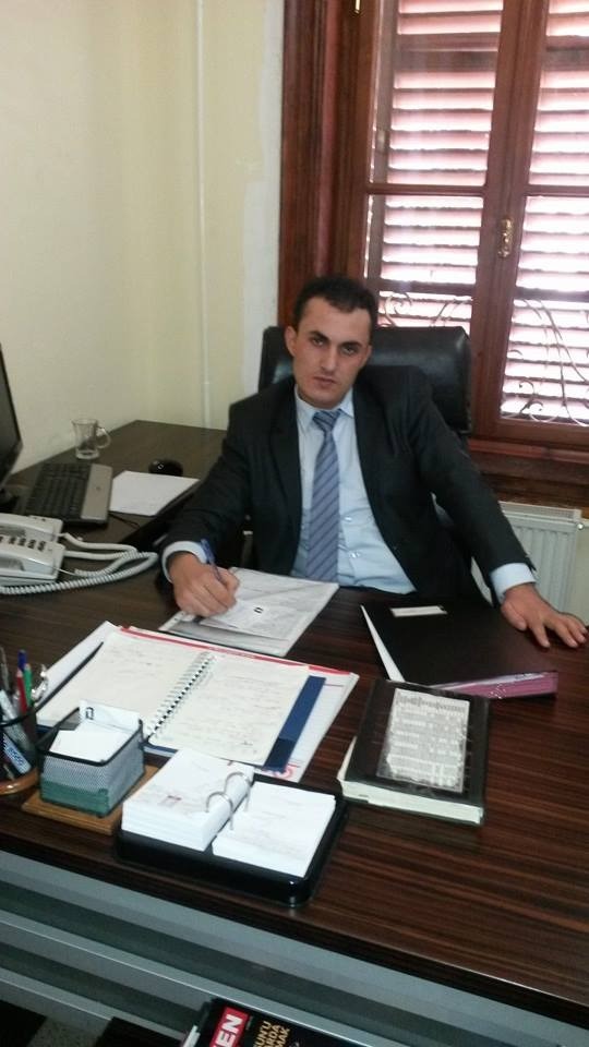 Boşanma aşamasındaki eşini vurup intihar etti
