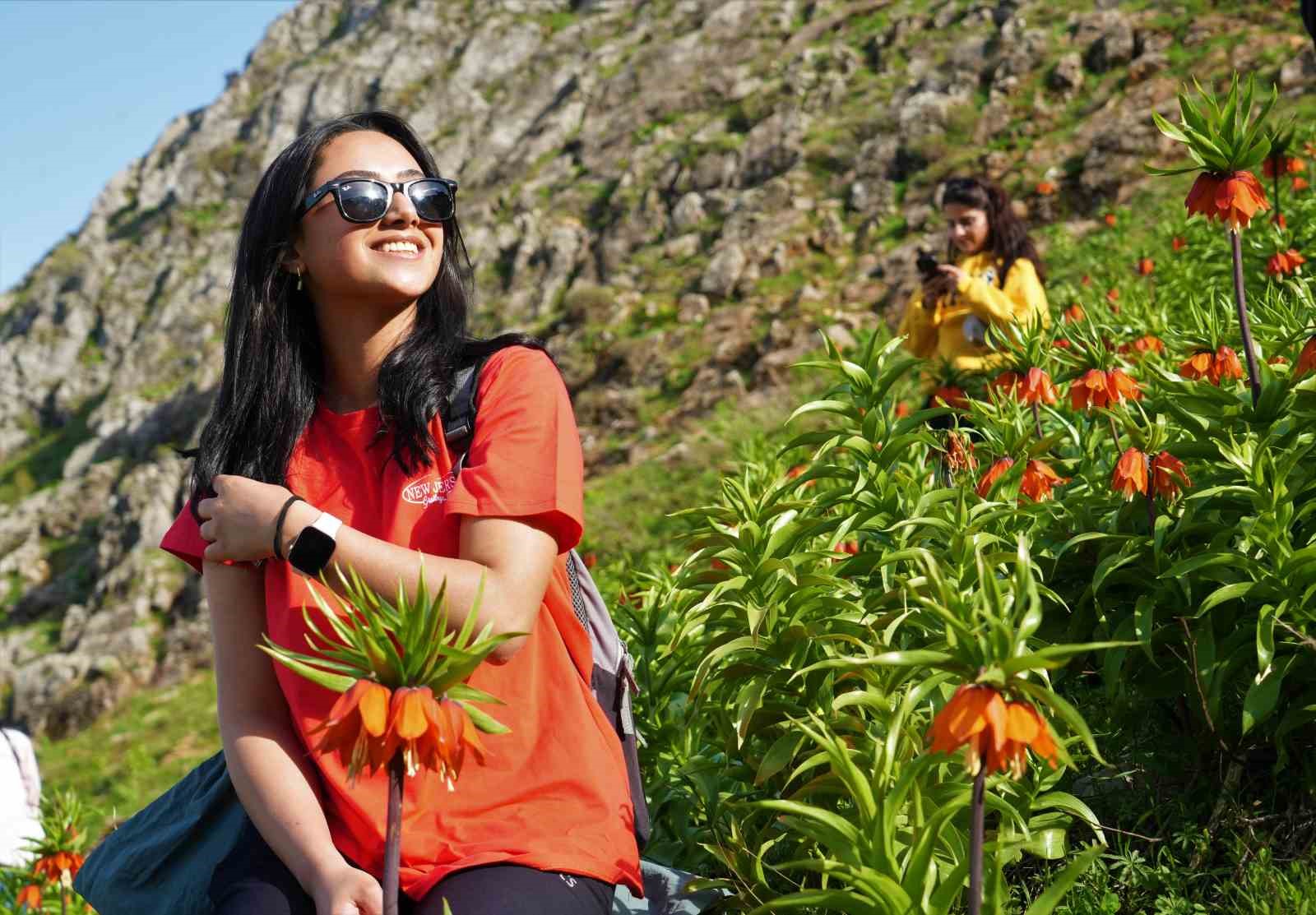 Ters laleler için 3 saat yürüdüler