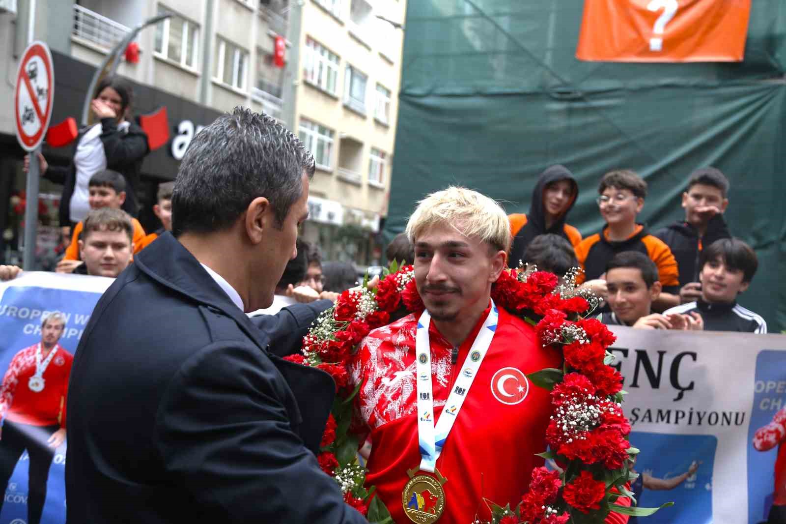 Avrupa şampiyonu milli halterci Yusuf Fehmi Gen&ccedil;, Ordu&rsquo;da coşkuyla karşılandı

