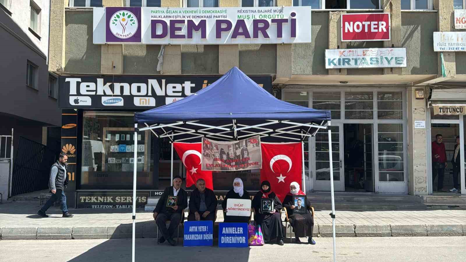 Muşlu anneler evlat nöbetine devam ediyor