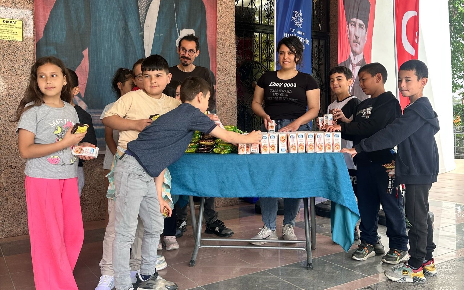 Aydın B&uuml;y&uuml;kşehir Belediyesi &ccedil;ocukları tiyatro ile buluşturdu
