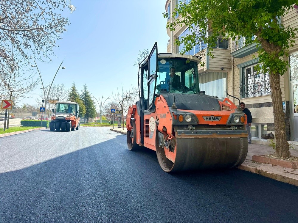 Elazığ&rsquo;da asfaltlama &ccedil;alışmaları s&uuml;r&uuml;yor
