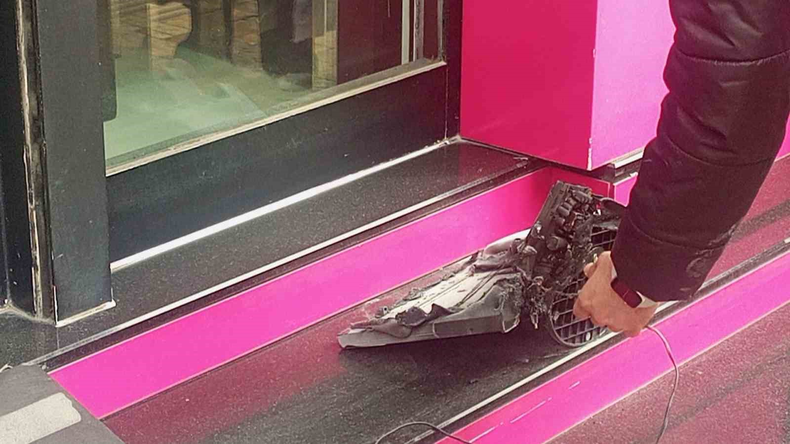 Kozmetik ürünlerinin satıldığı işyerinde çıkan yangın korkuttu