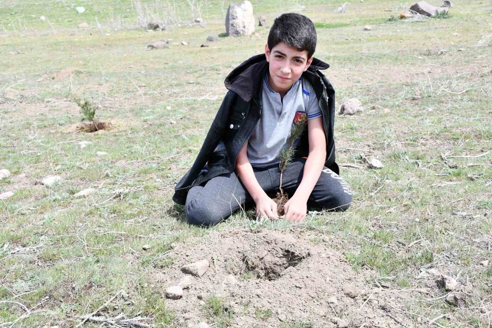 Tomarza’da 2 bin fidan toprakla buluştu