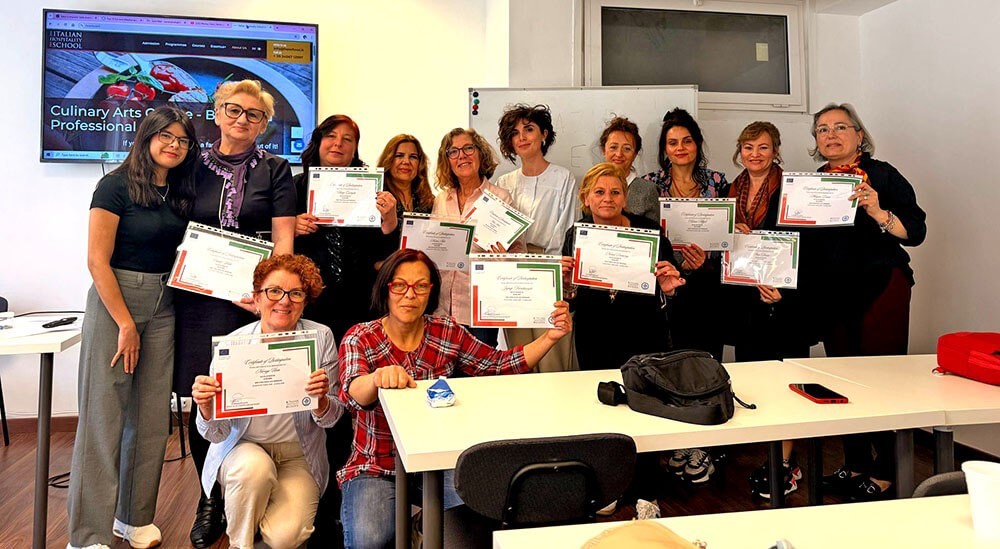 &Ccedil;eşme Halk Eğitimi Merkezi kursiyerleri Roma&rsquo;dan d&ouml;nd&uuml;
