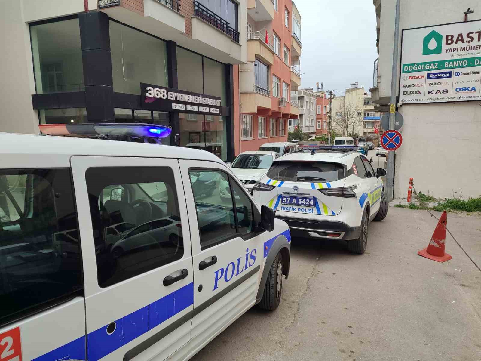 Sinop&rsquo;ta trafikte tehlikeli şov hastanede bitti: 1 yaralı
