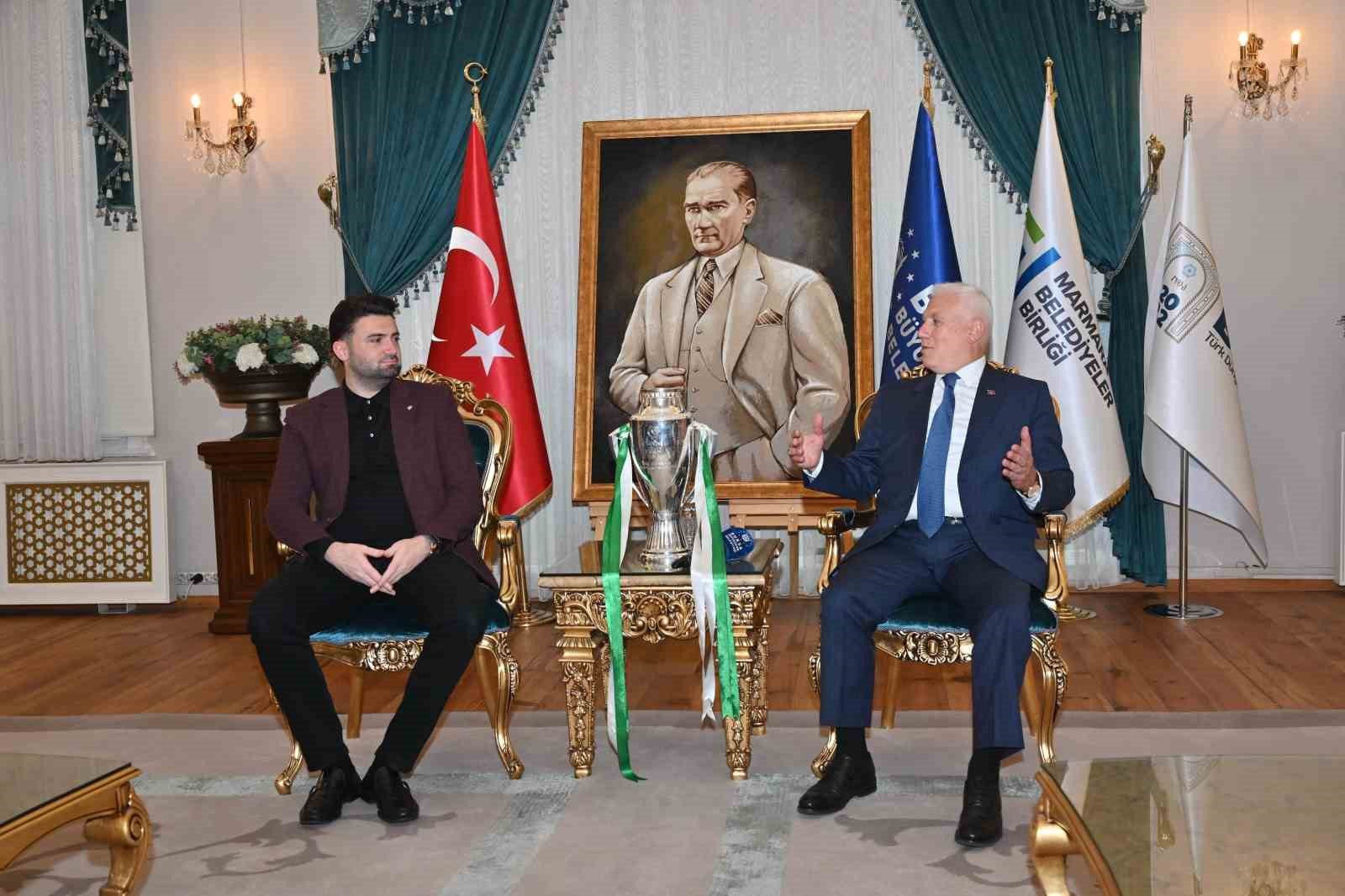 Bursaspor Başkanı Enes &Ccedil;elik&rsquo;ten Başkan Mustafa Bozbey&rsquo;e teşekk&uuml;r ziyareti
