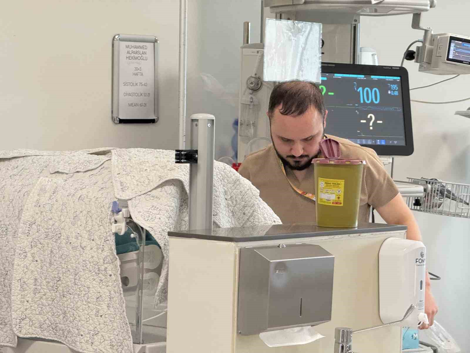 Deprem anında bebeklerin yanından ayrılmayan hemşire konuştu