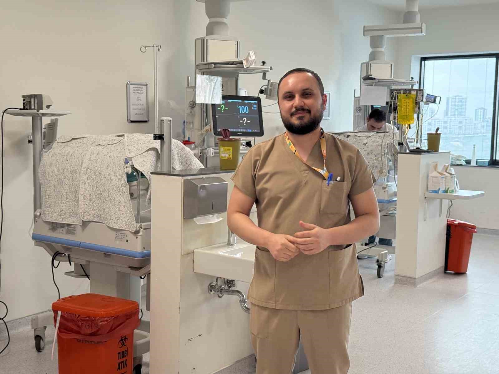 Deprem anında bebeklerin yanından ayrılmayan hemşire konuştu
