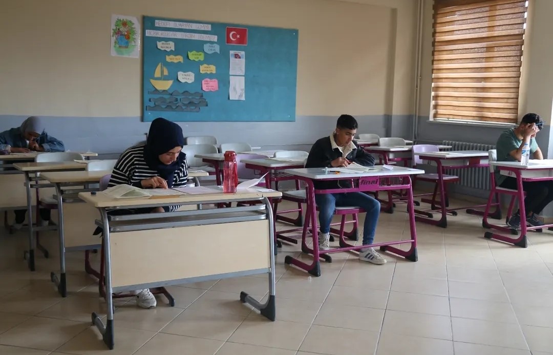 Diyadin&rsquo;de umre &ouml;d&uuml;ll&uuml; bilgi yarışması d&uuml;zenlendi
