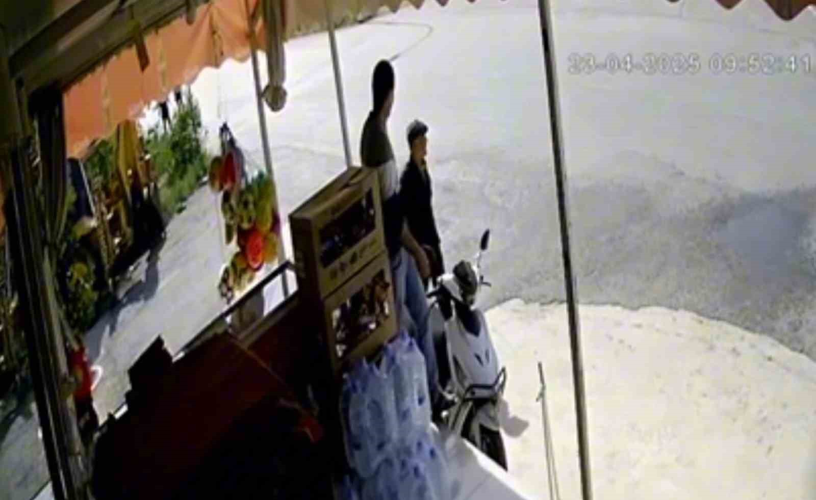 Yaşlı adamın şapkası işletmecinin aklını başından aldı: Bir anda kendini yerde buldu