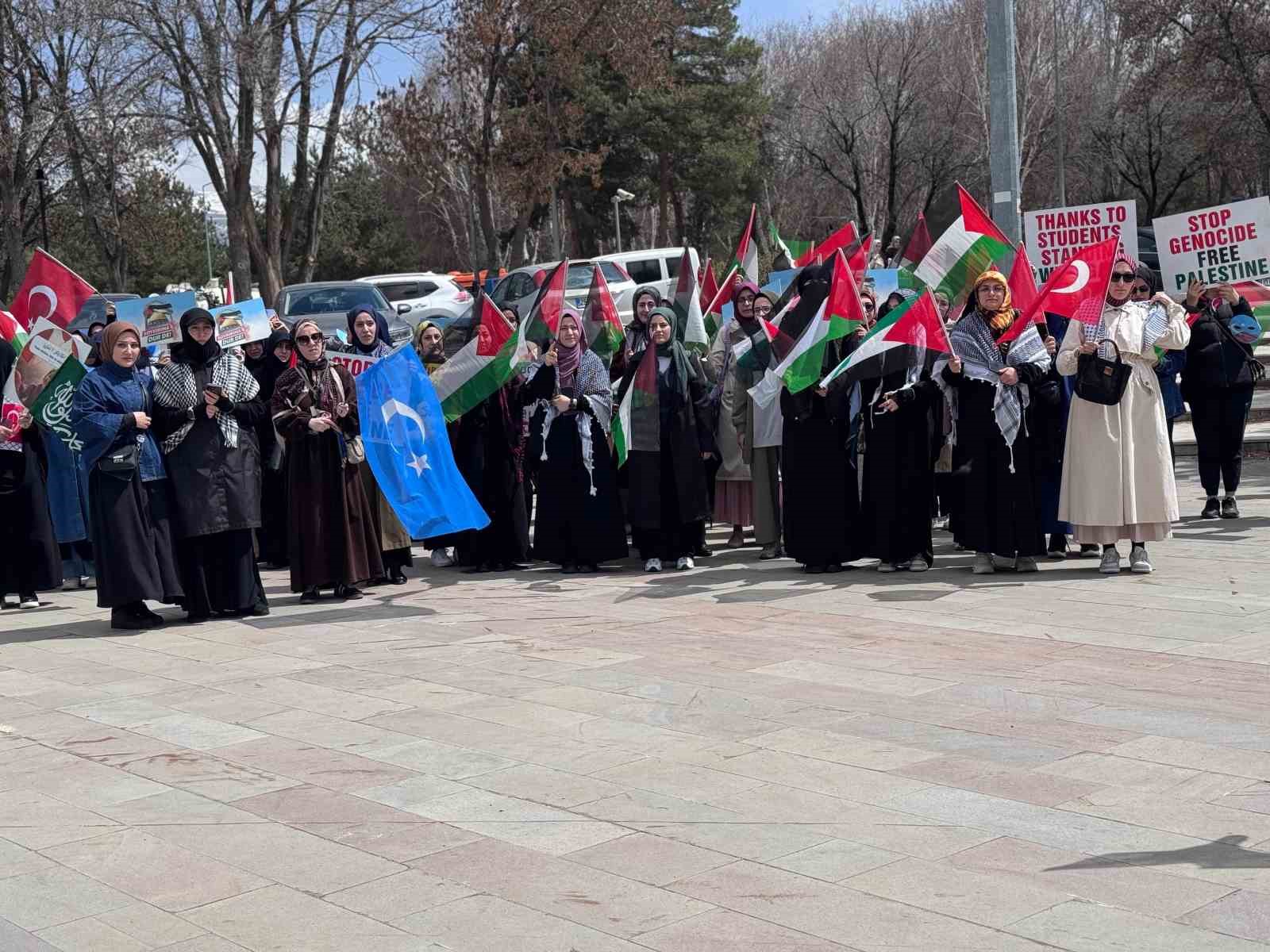 Gazze ve Doğu Türkistan için yürüdüler
