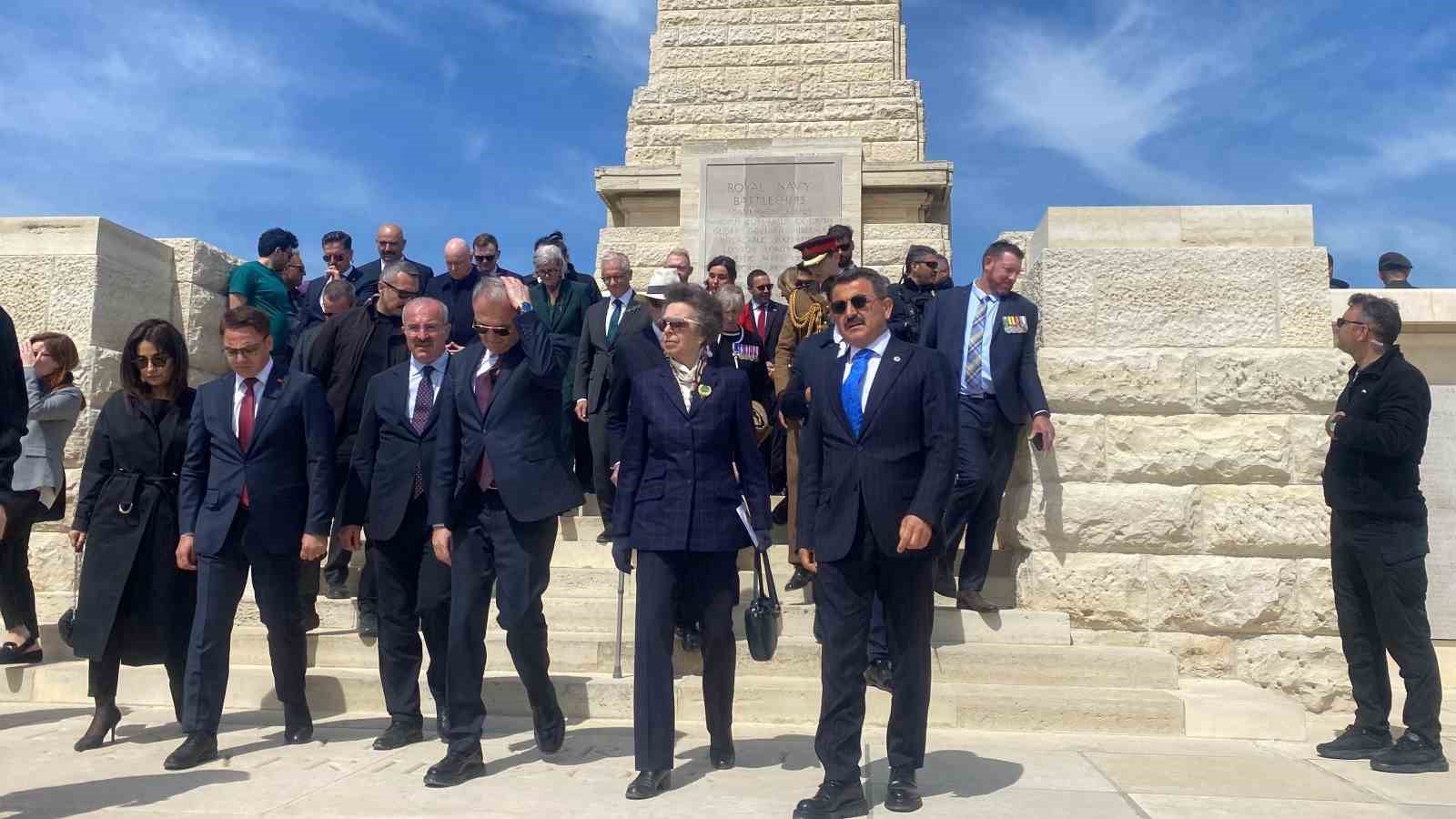 Çanakkale Kara Savaşları’nın yıl dönümünde Fransız ve İngiliz anıtlarında tören düzenlendi