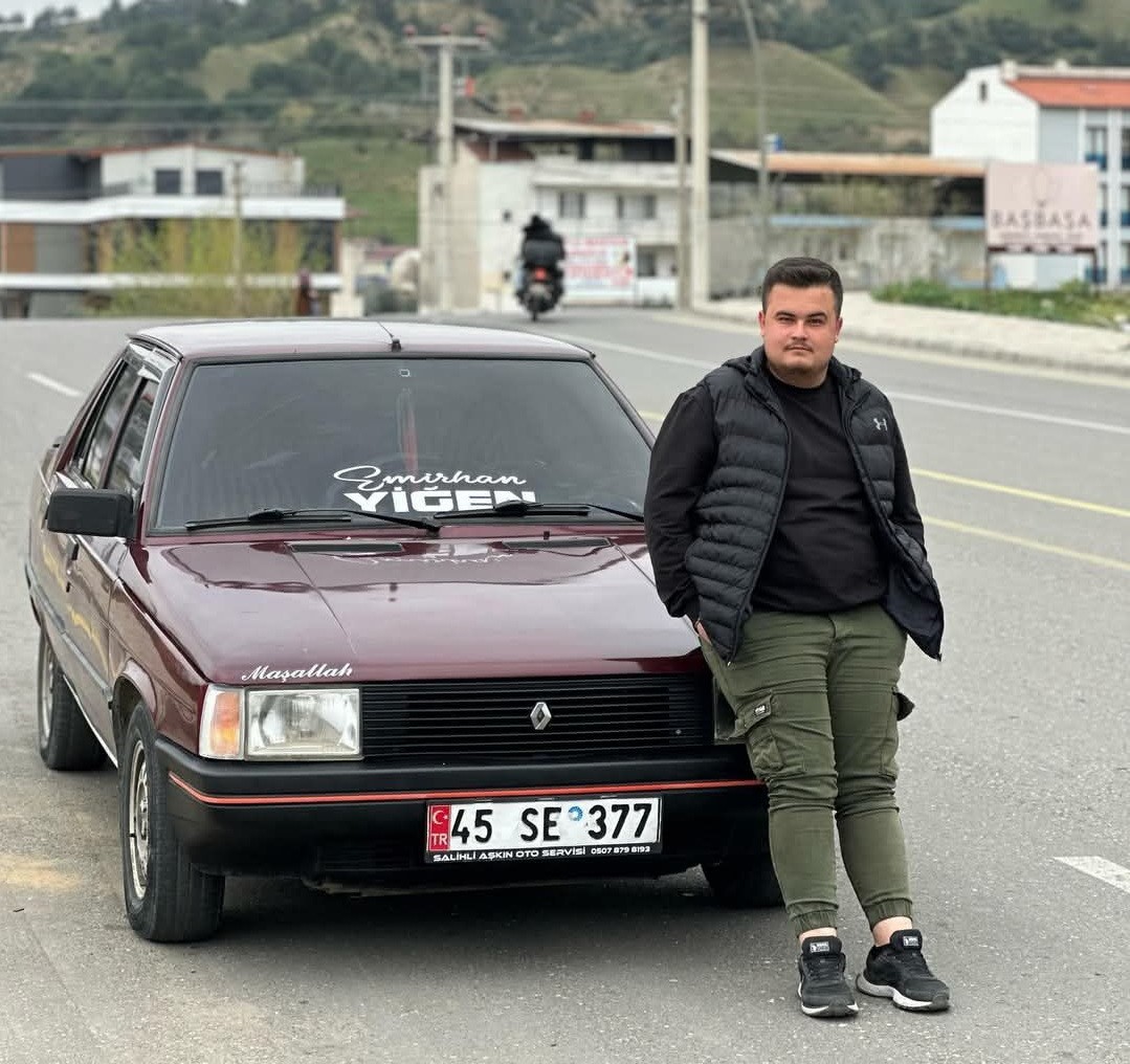 Kullandığı traktörün altında kaldı