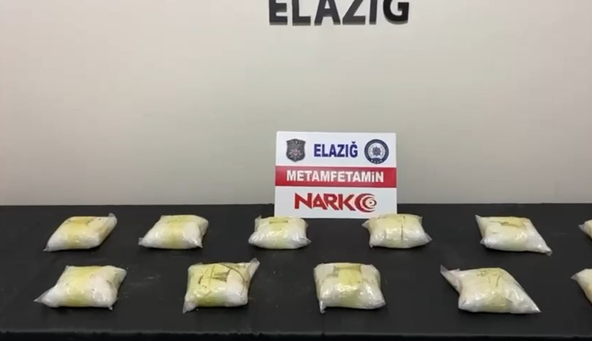 Elazığ’da aracın bagaj kapağına zulalanmış 5 kilo uyuşturucu ele geçirildi