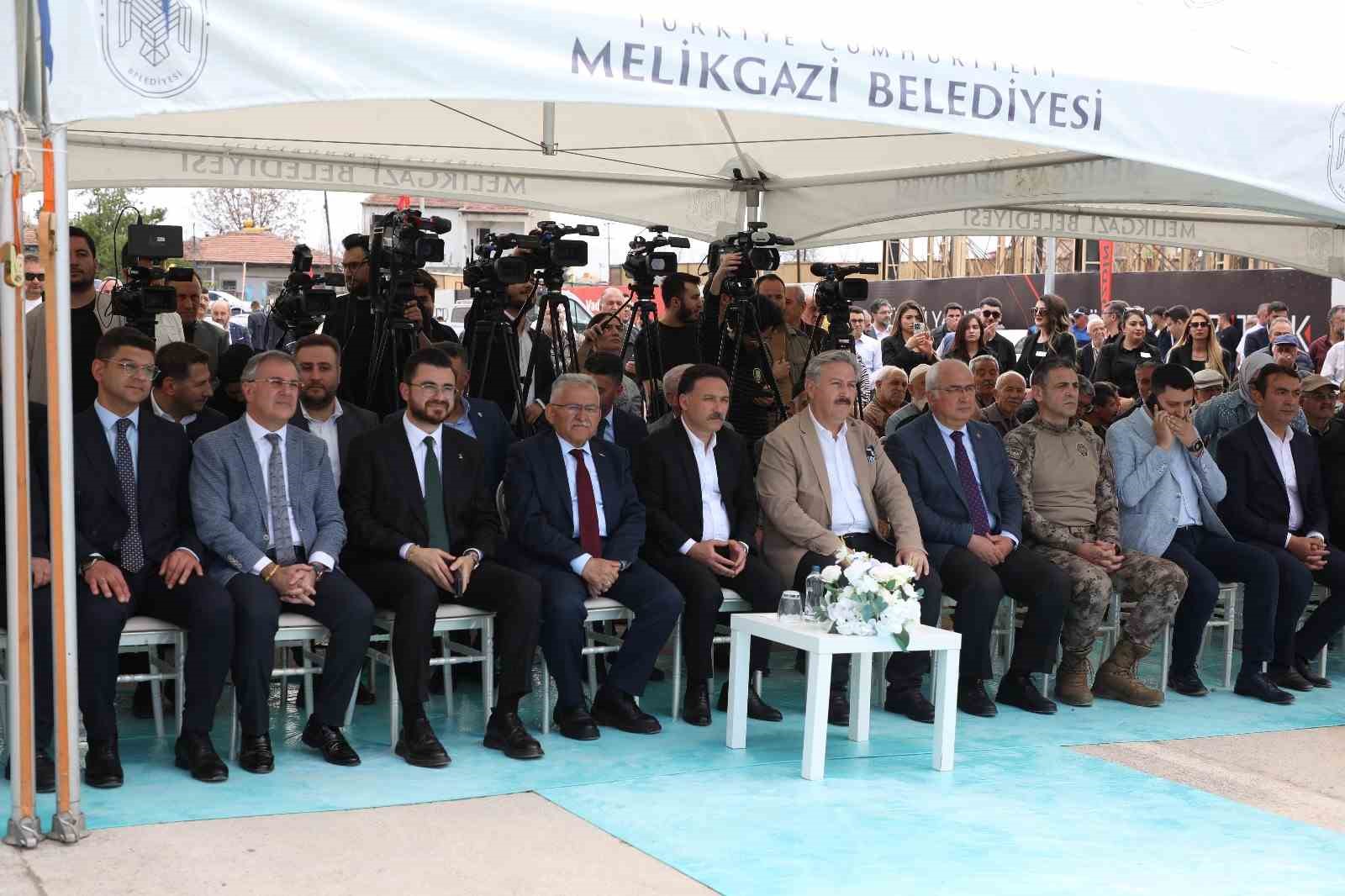 Kazım Karabekir&rsquo;de 2. Etap Kentsel D&ouml;n&uuml;ş&uuml;m Konutları&rsquo;nın temeli atıldı
