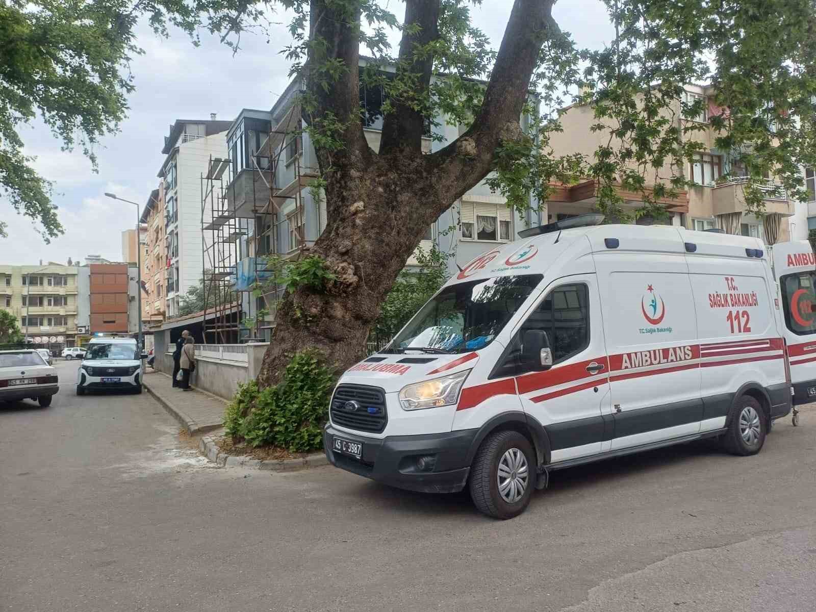 Manisa&rsquo;da iskeleden d&uuml;şen iş&ccedil;i &ouml;l&uuml;mden d&ouml;nd&uuml;
