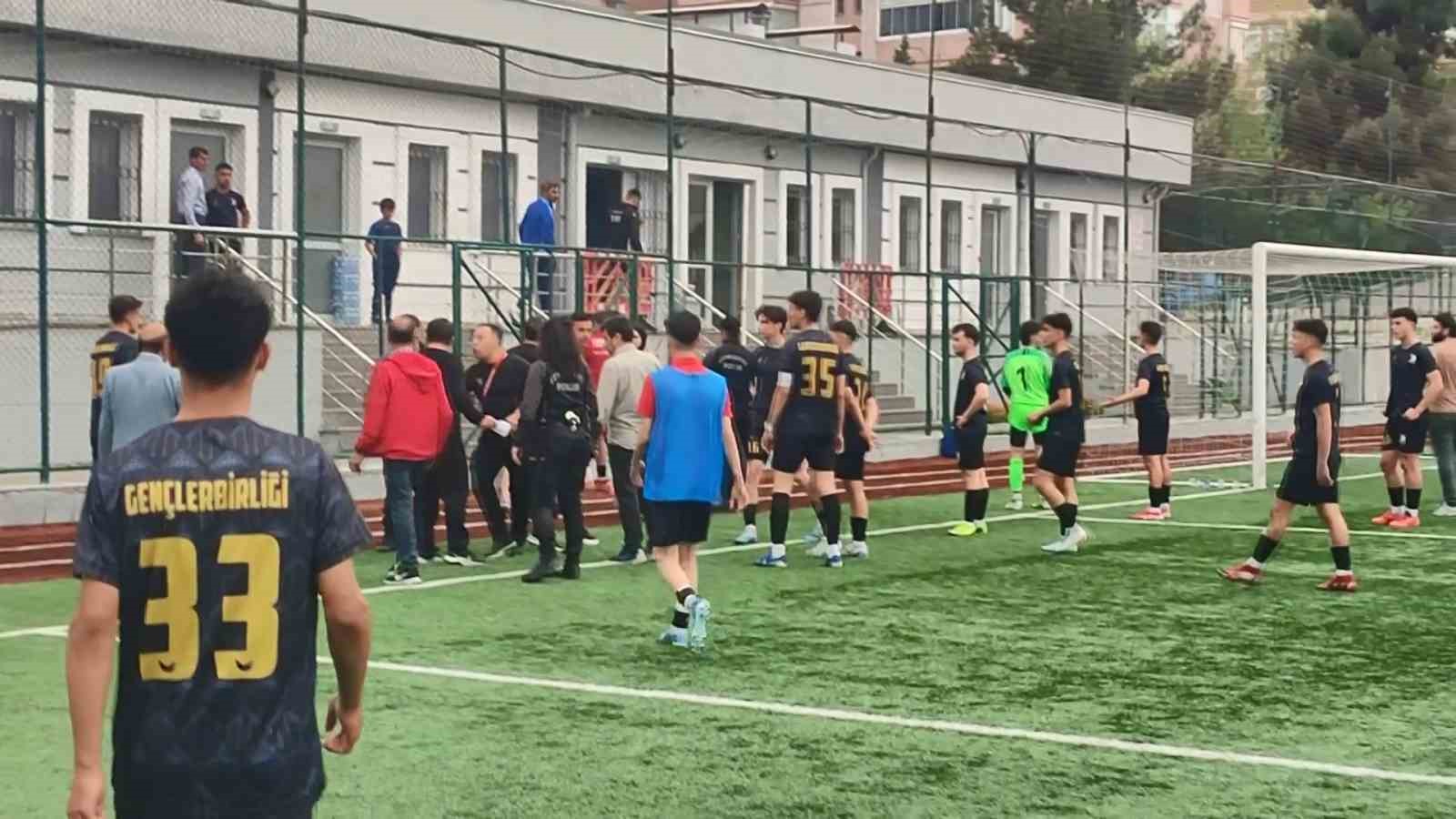 Gol sevinci ortalığı karıştırdı