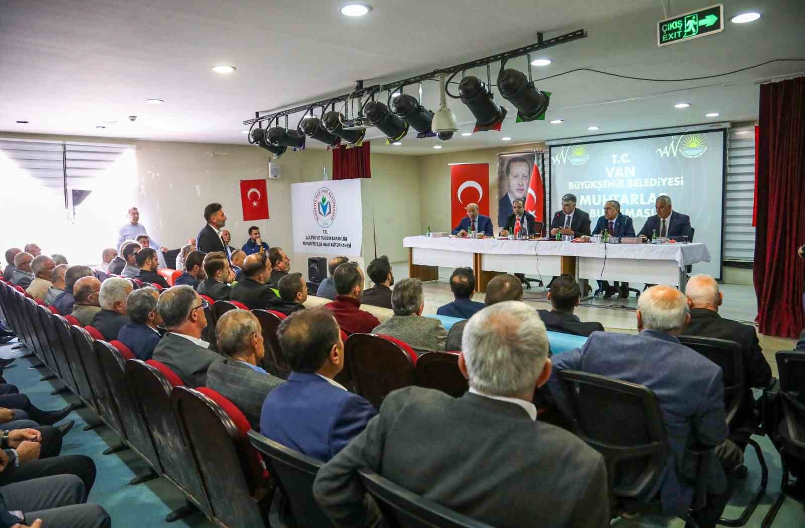 Van B&uuml;y&uuml;kşehir Belediyesinden mahalle muhtarları toplantısı
