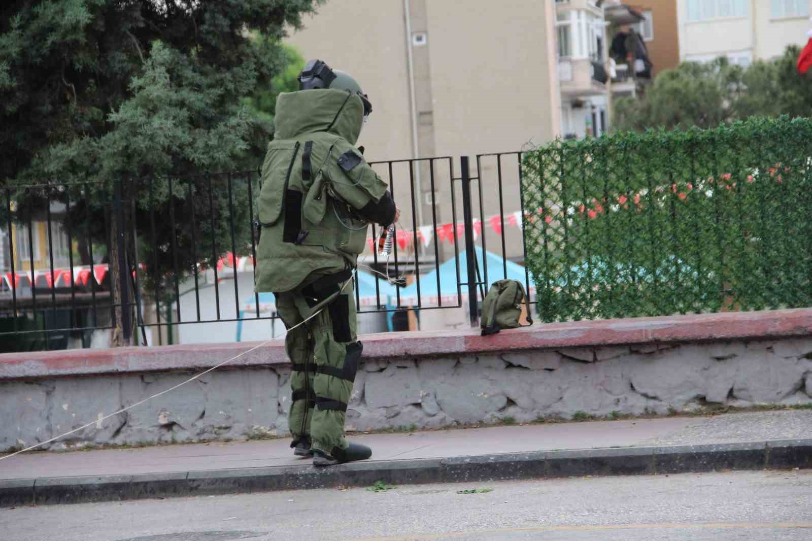 Okul önünde şüpheli çanta paniği: Okul bahçesi boşaltıldı