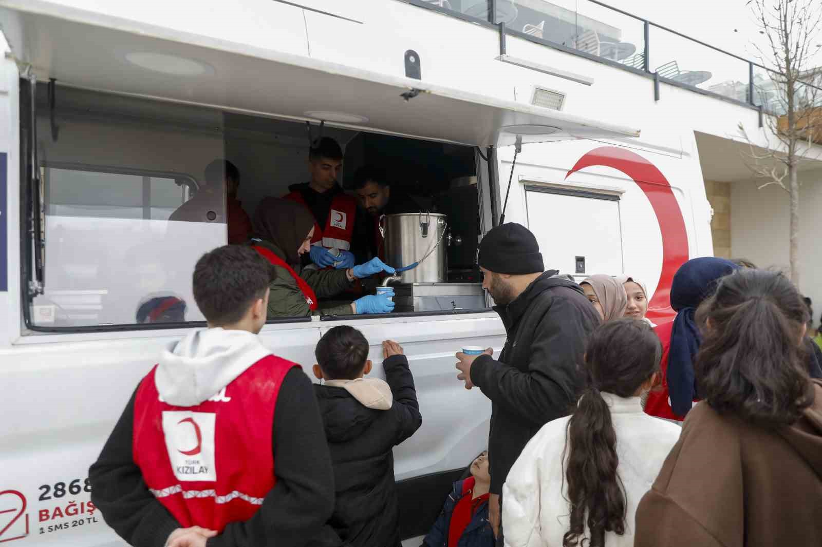 Kızılay, geceyi sokakta geçirecekler için beslenme desteğini sürdürecek