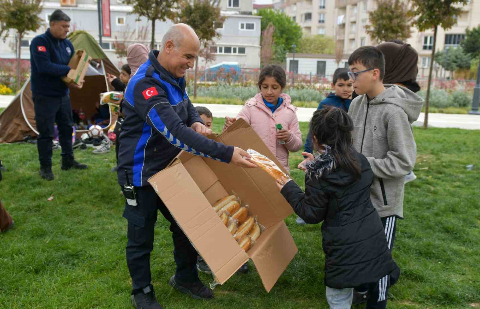 Esenyurt Belediyesi’nden vatandaşlara tam destek sürüyor