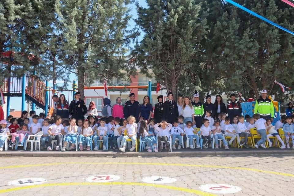 Beypazarı&rsquo;nda jandarmadan 23 Nisan etkinliği
