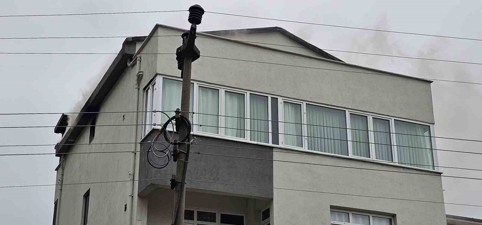 Kastamonu’da korkutan çatı yangını