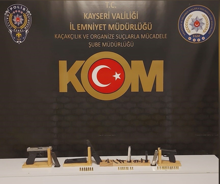 Silah kaçakçısı operasyonla yakalandı