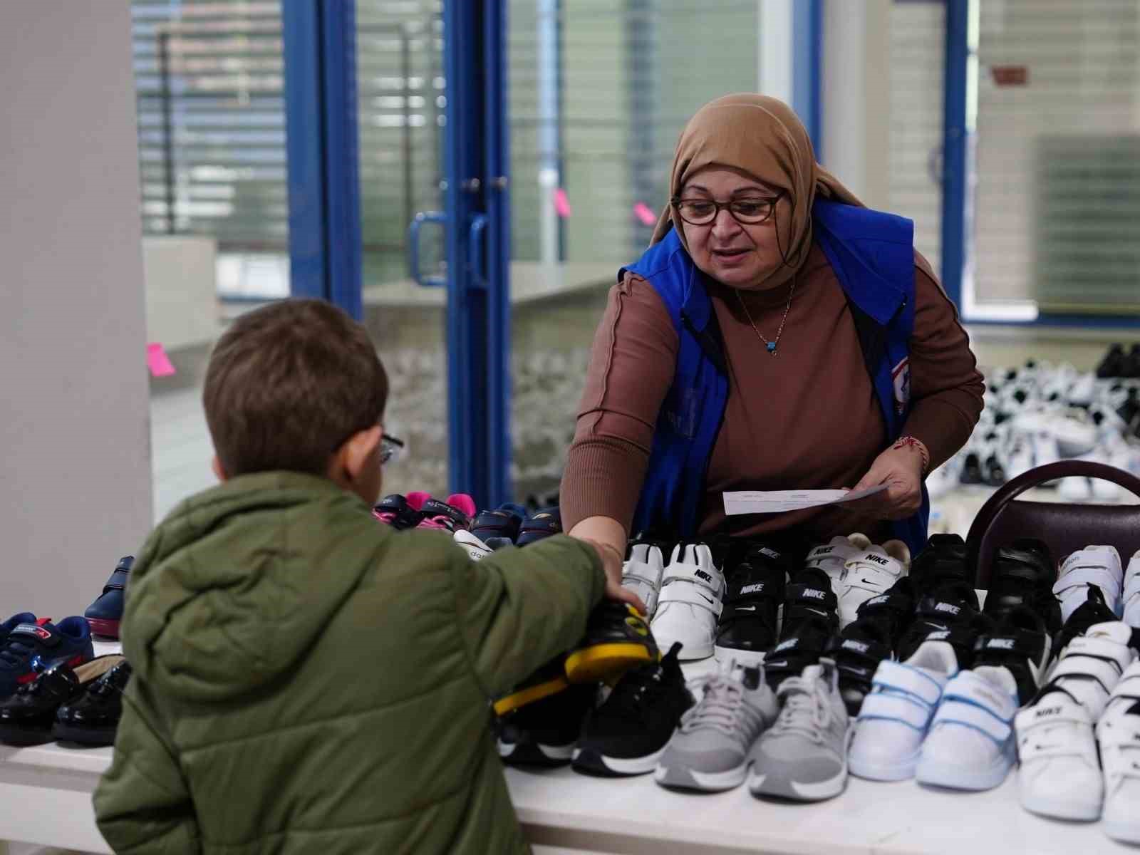 Düzce Belediyesi’nin şefkat eli binlerce aileye dokundu