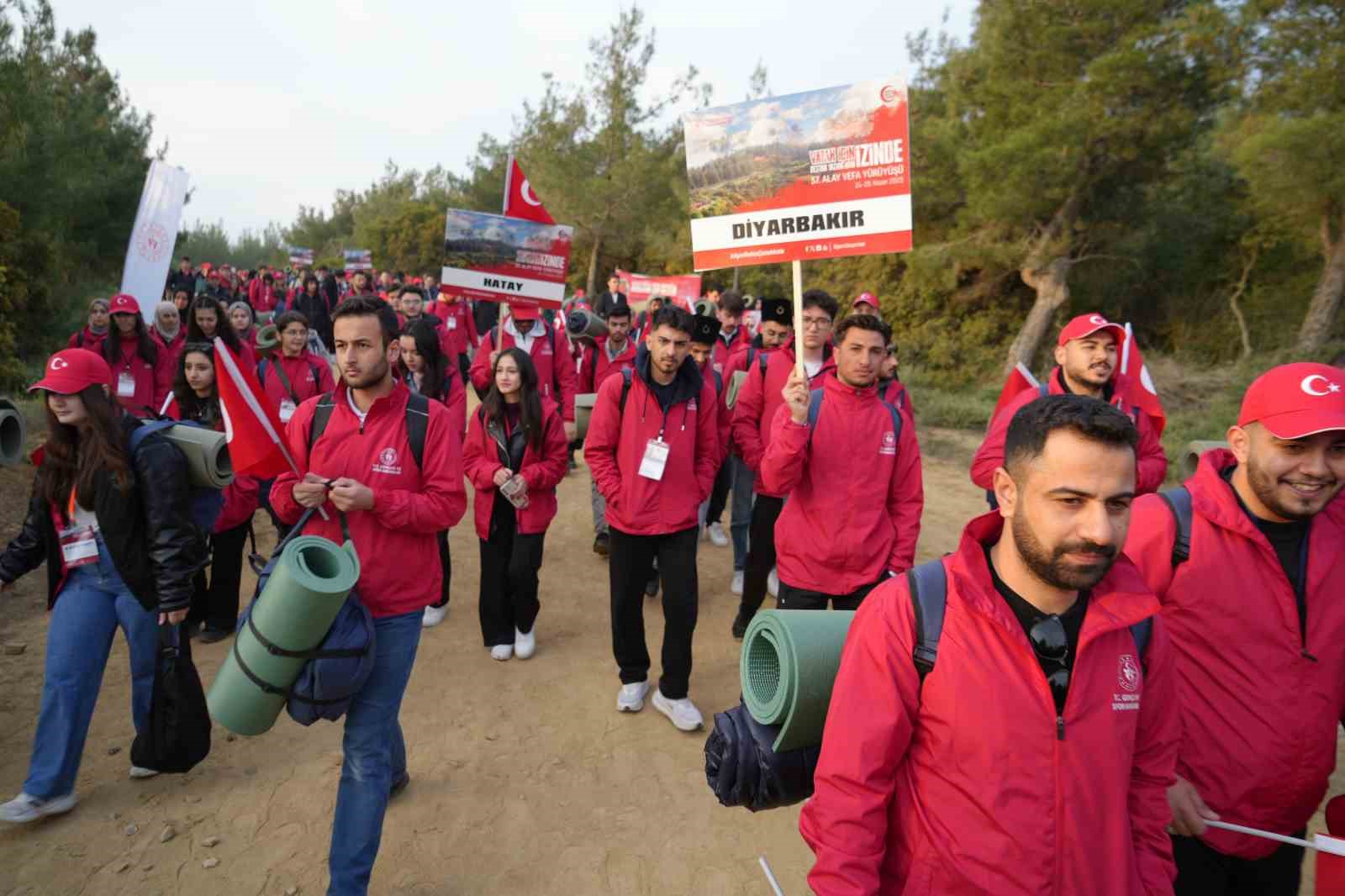 Çanakkale’de binlerce kişi, 57’nci Alay’ın izinde yürüdü
