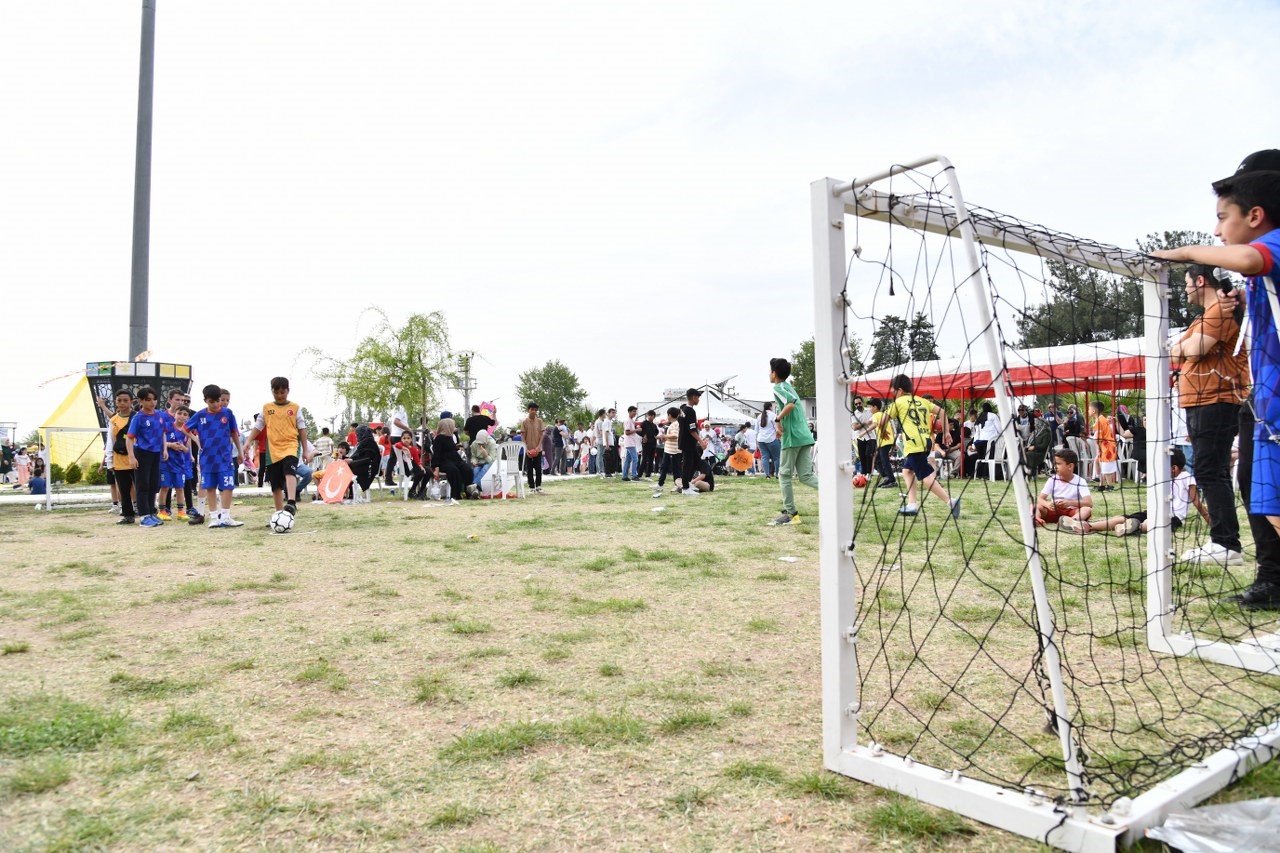 Osmaniye’de uçurtmalar semaları süsledi