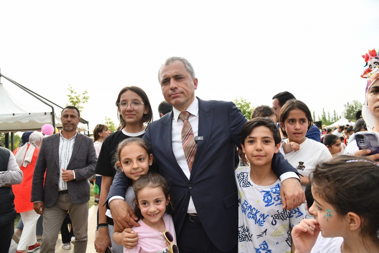 Osmaniye’de uçurtmalar semaları süsledi