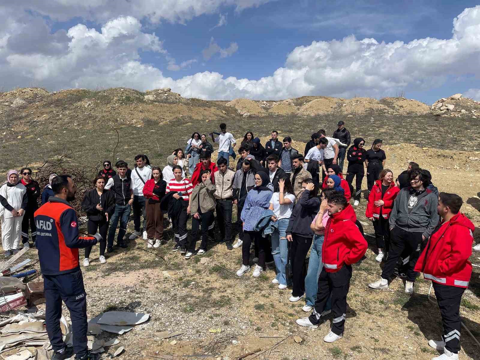 Bayburt’ta öğrencilere yönelik arama kurtarma tatbikatı gerçekleştirildi