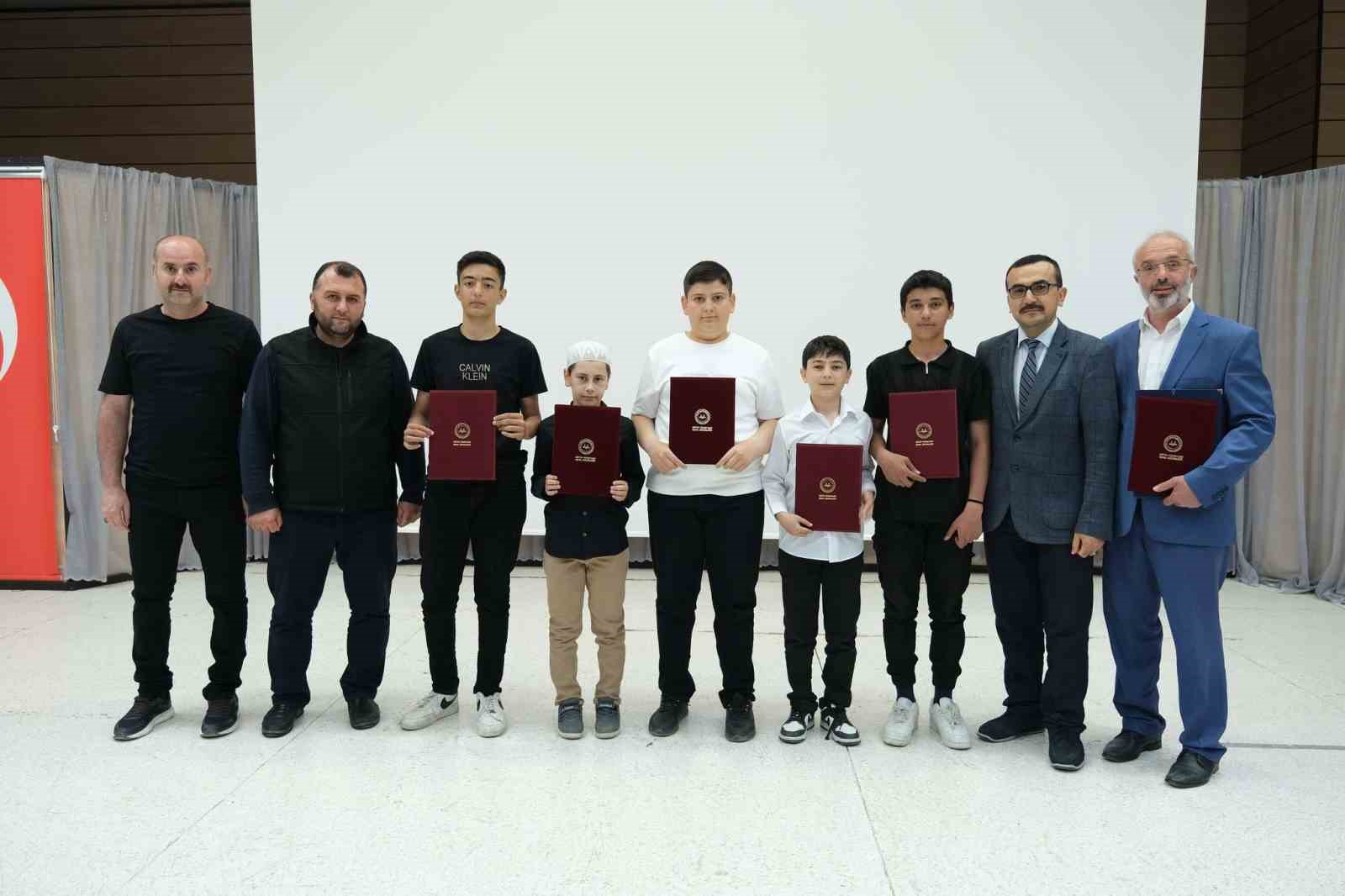 Hafızlara belgeleri takdim edildi
