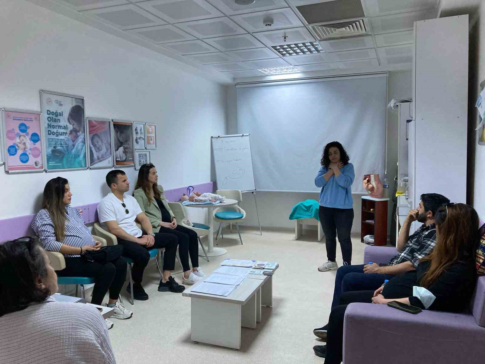 Tunceli’de Gebe Okulunda anne ve baba adaylarına Heimlich manevrası eğitimi